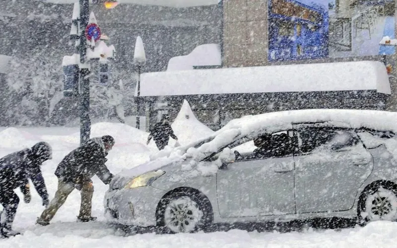 Snowfall and traffic disruptions intensify, weather severity rises in northern regions