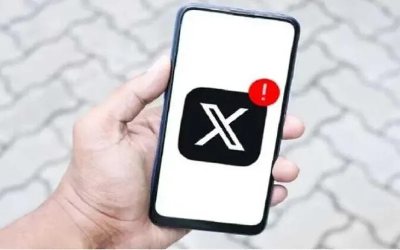 X Platform crashes globally users face widespread outage