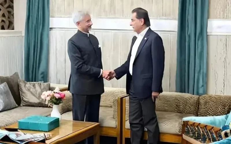 Dhaka Handshake: India-Pakistan talks buzz