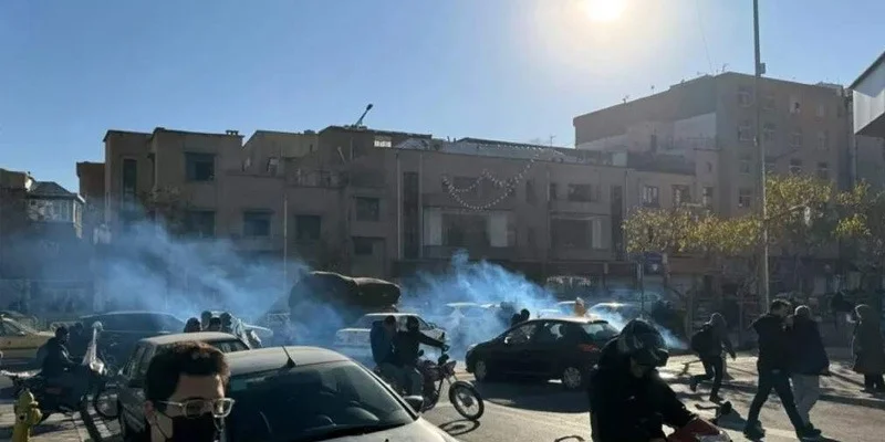 Australia tells citizens