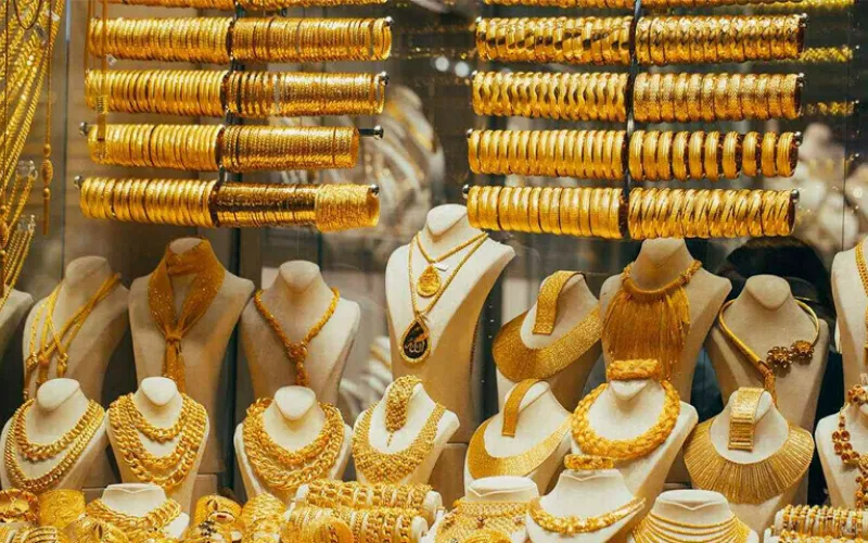 Gold hits record highs in local market