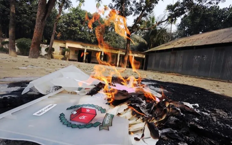 Crude bomb blast injures 3 at Bangladesh polling center