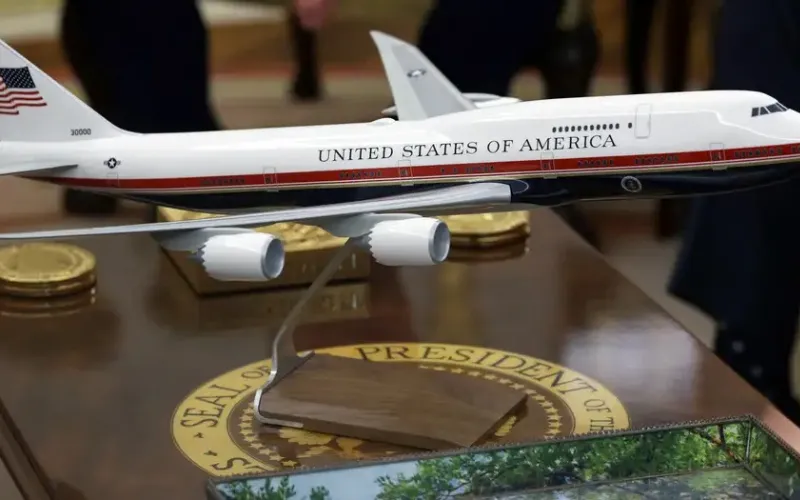 Air Force One jets to get Trump’s signature color scheme Air Force One jets to get Trump’s signature color scheme