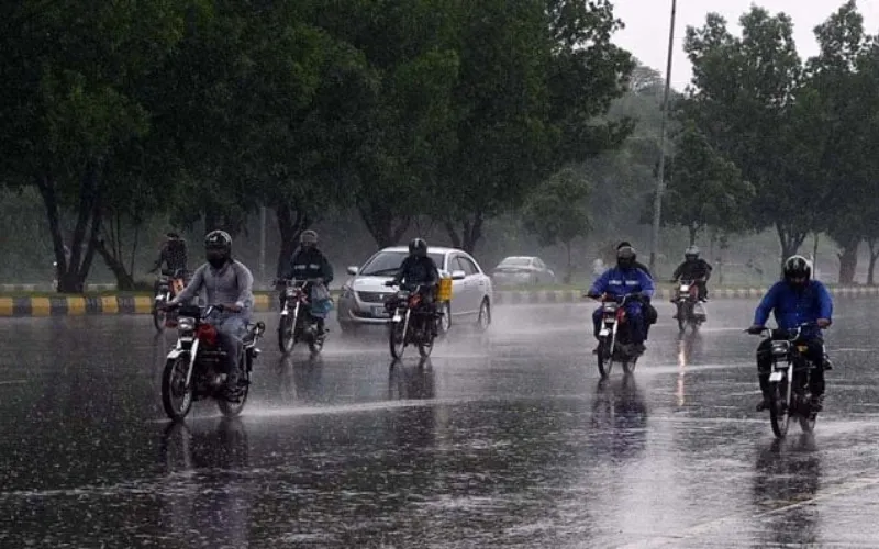Scattered showers expected today as westerly winds sweep Karachi