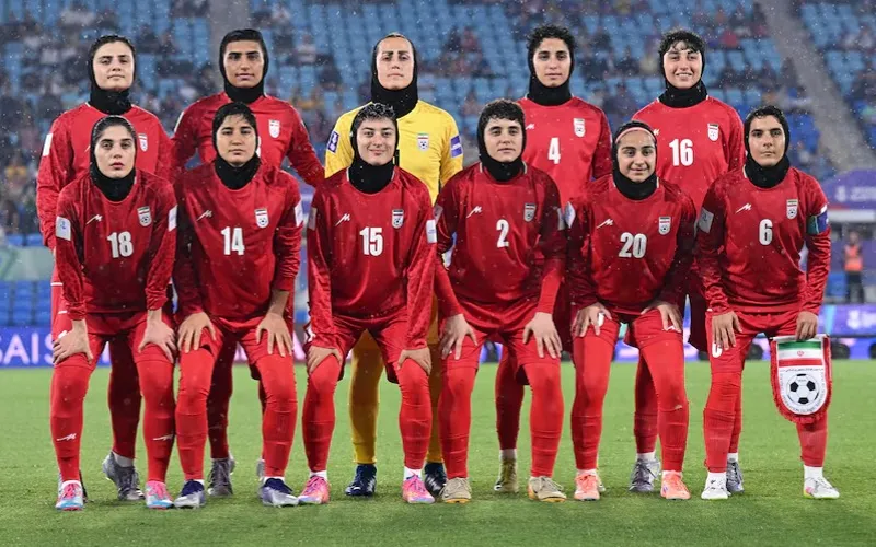 Iranian footballers seek asylum, begin training with Brisbane Roar in Australia