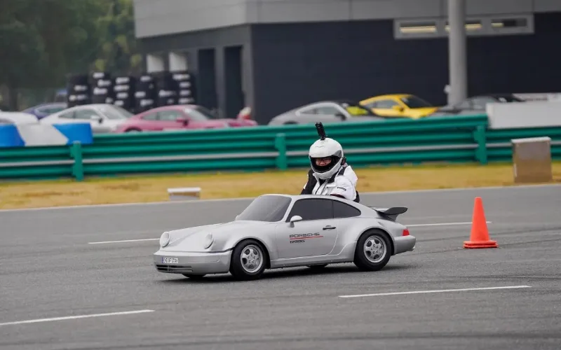 Classic Porsche 964 reborn as high-speed mini electric car