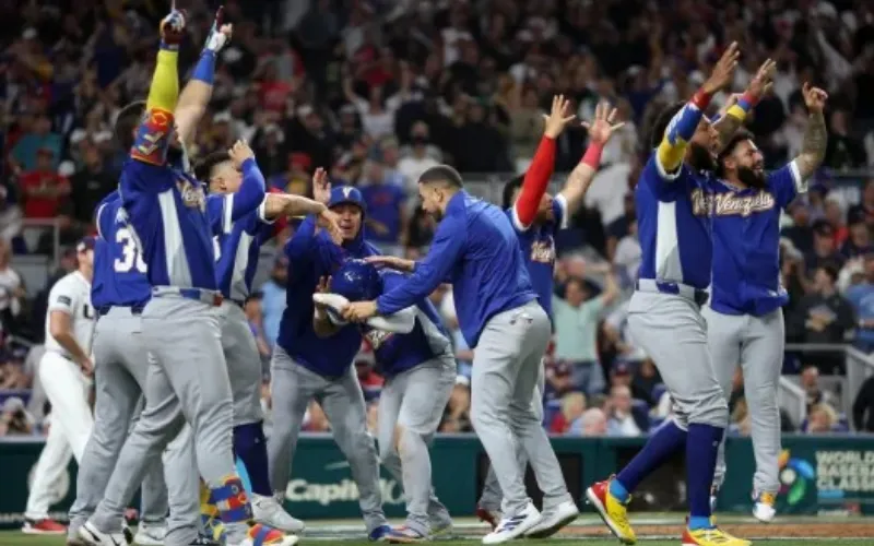 Venezuela writes Baseball history with dramatic win over USA