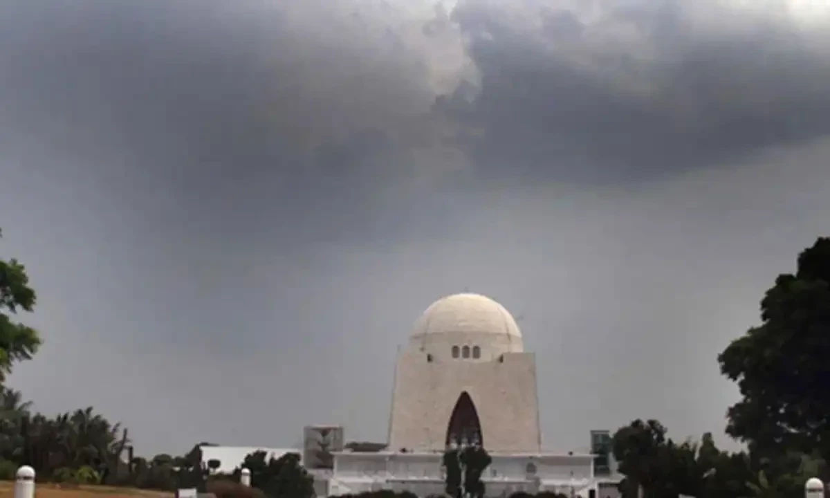 Karachi braces for cloud cover, rain expected