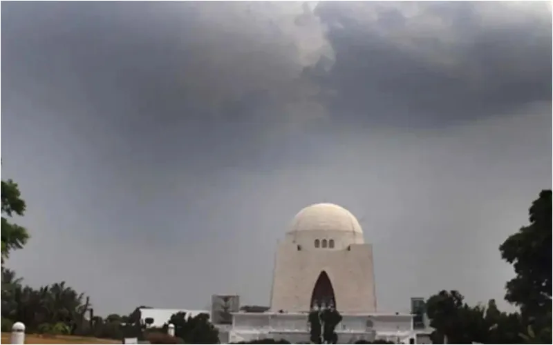 Karachi braces for cloud cover, rain expected