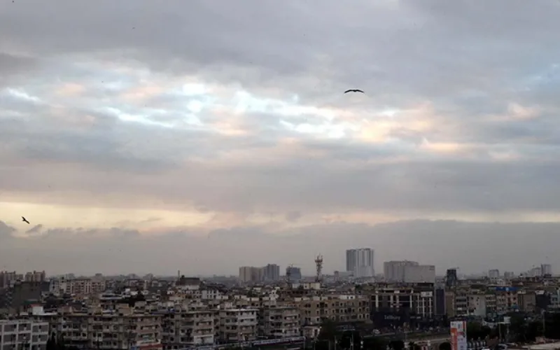 Light drizzle and clouds keep Karachi weather mild and humid