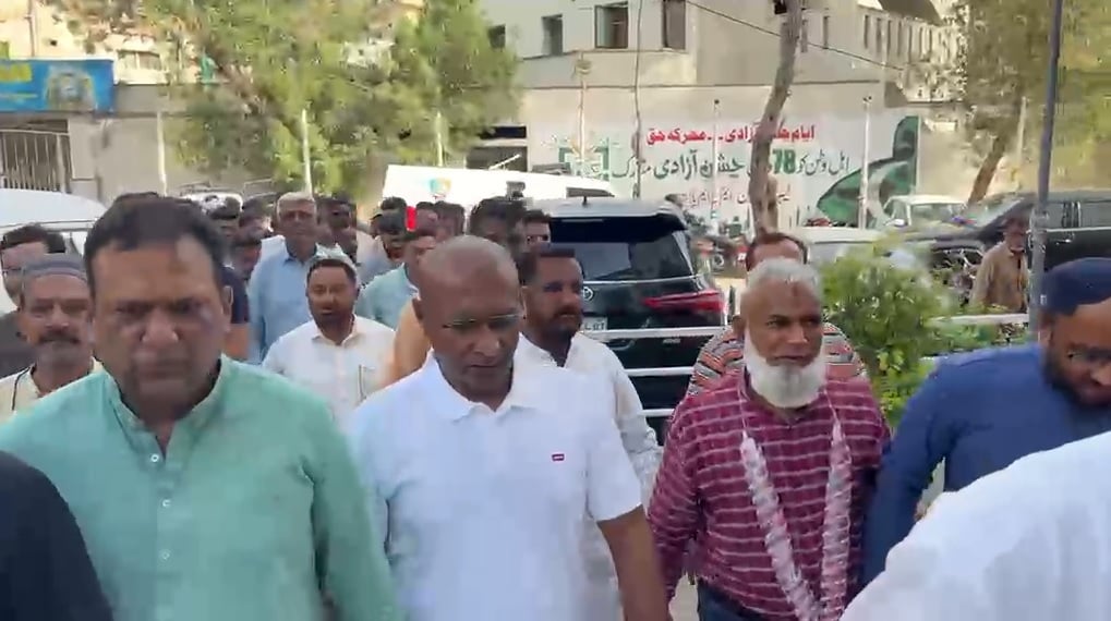 MQM workers acquitted in Baldia factory case visit party’s Bahadurabad office