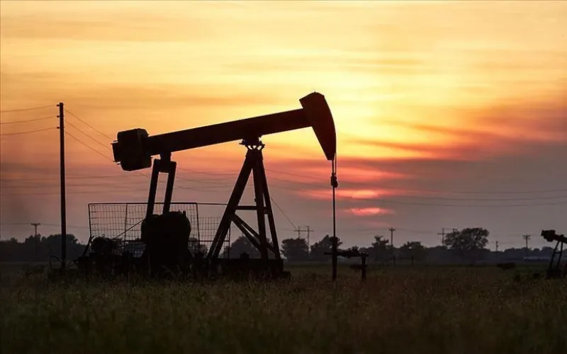 Oil prices fall 2% as supply fears ease in Strait of Hormuz