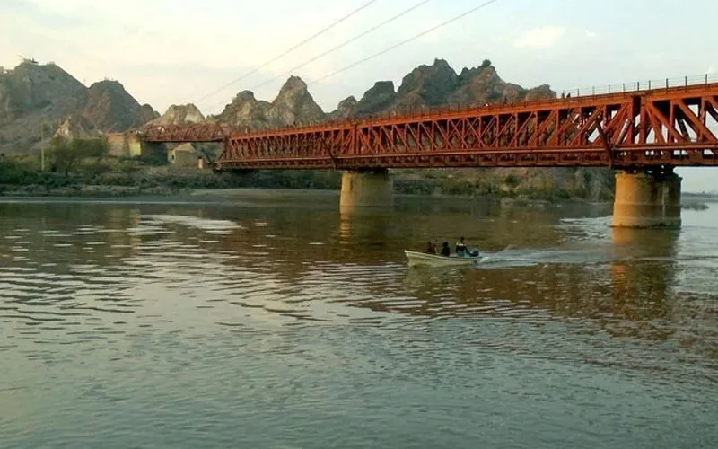 Chenab River surge triggers flood alert in Jhang