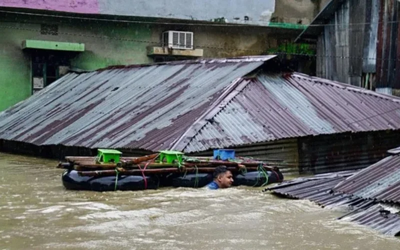 Monsoon floods, landslides kill 44 in Bangladesh