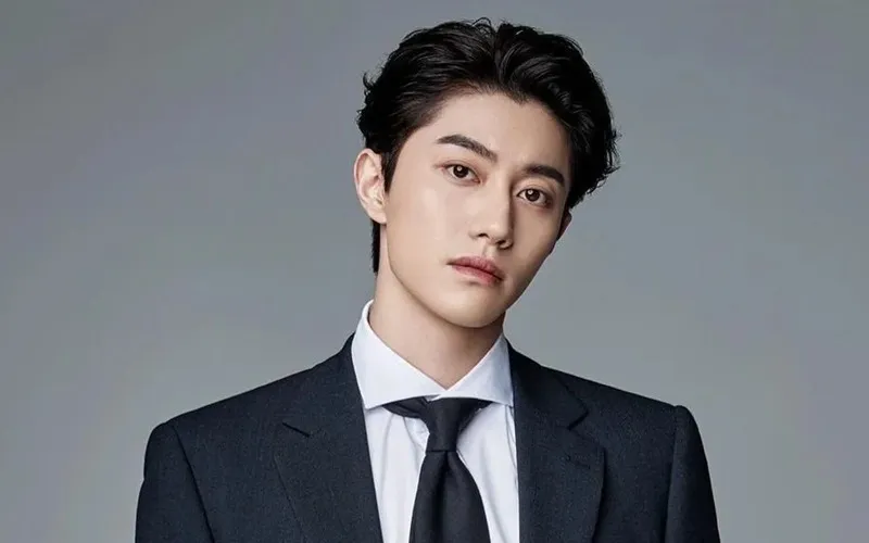 Kwak Dong-yeon announces military enlistment, fans await his return