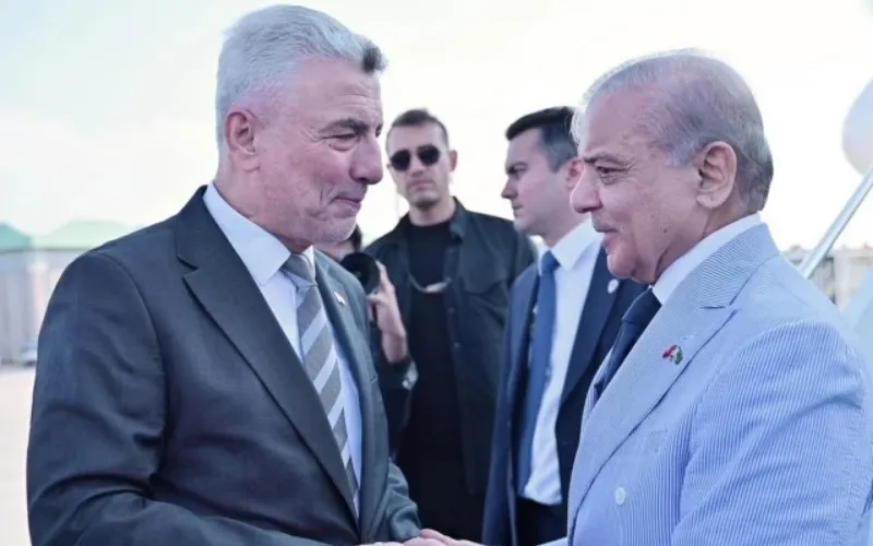 PM Shehbaz Sharif arrives in Istanbul for Türkiye visit