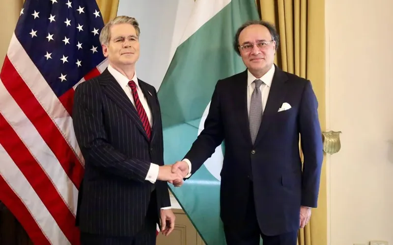 Pakistan turns to US for $10 Billion economic support