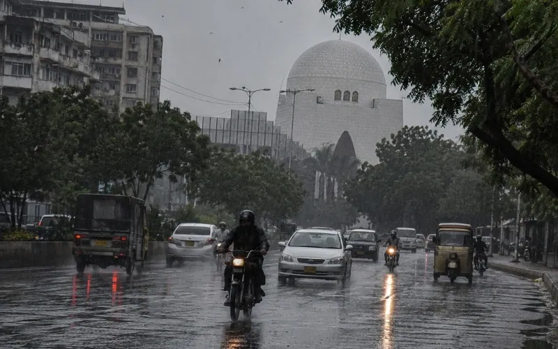 PMD forecasts cloudy weather, light rain for Karachi