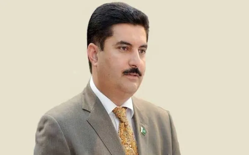 Governor Faisal Kundi hoists National Flag at Peshawar Governor House, marking 79th Independence Day