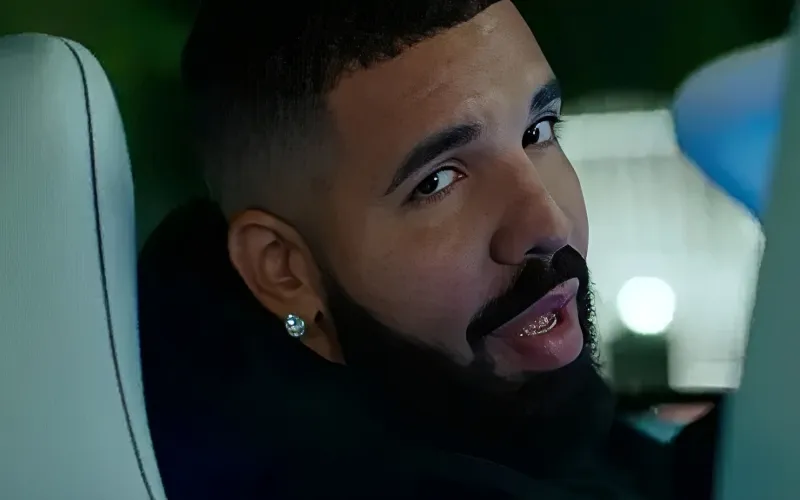 Drake blows kiss at Ella Langley concert, sparking fan buzz over future collaboration