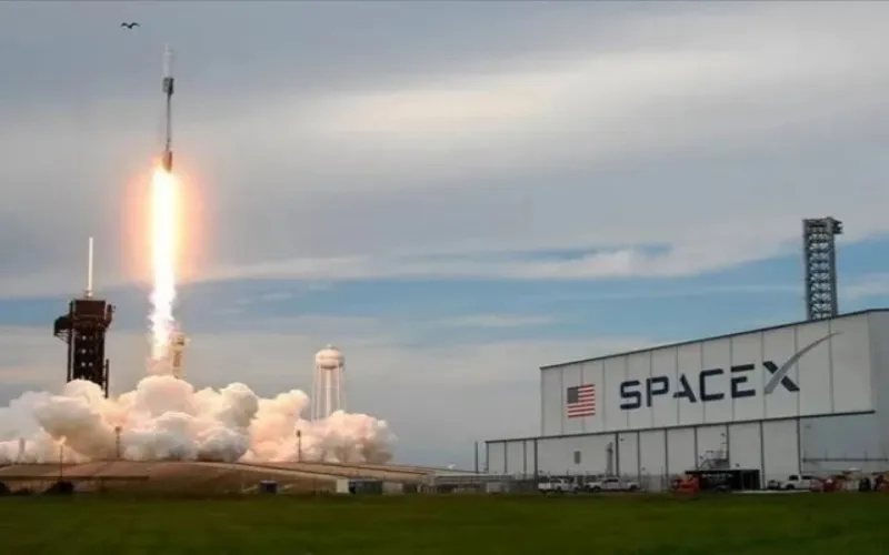 SpaceX sets launch record with two Falcon 9 missions in under 39 minutes