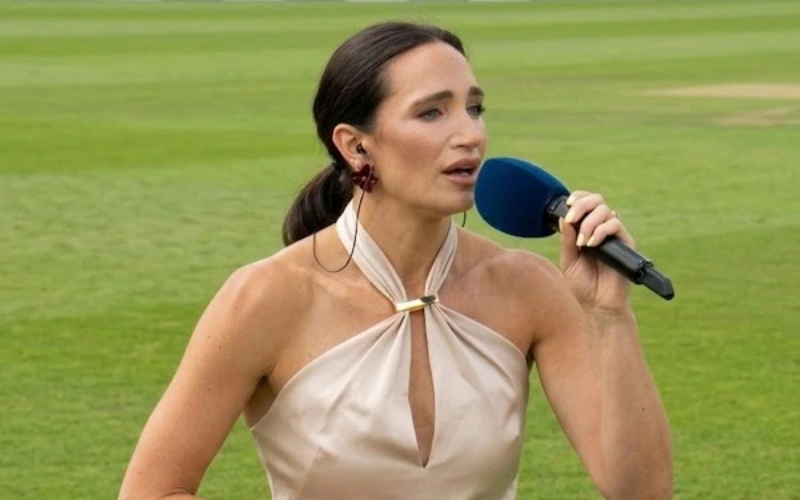 Laura Wright captivates fans with Pakistan anthem