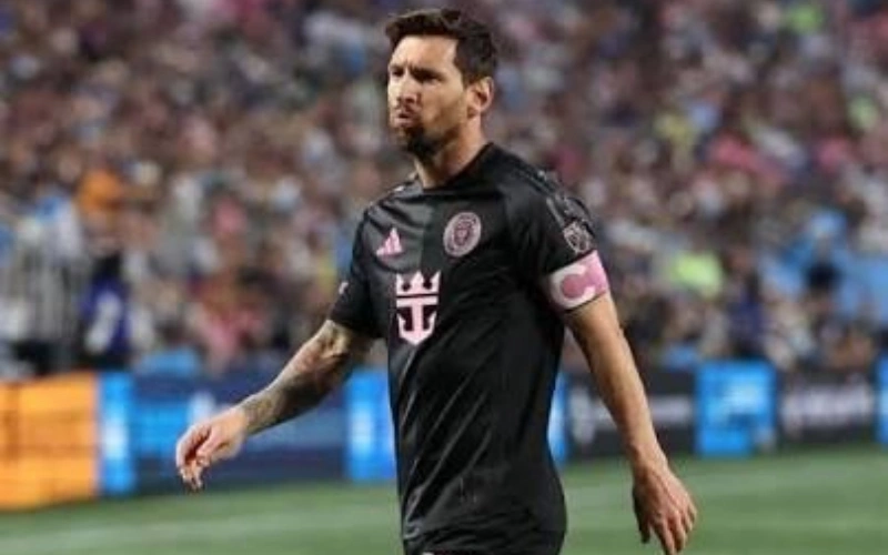 Messi honors late father with emotional goal