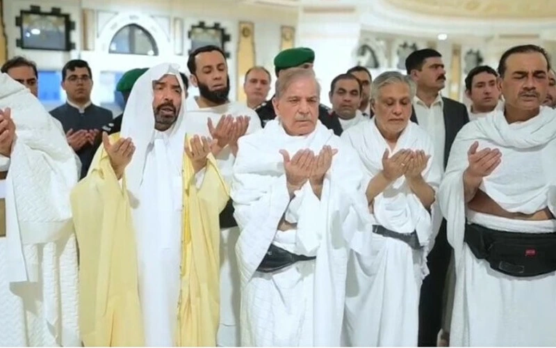 Shehbaz, Asim Munir perform Umrah ahead of trilateral talks