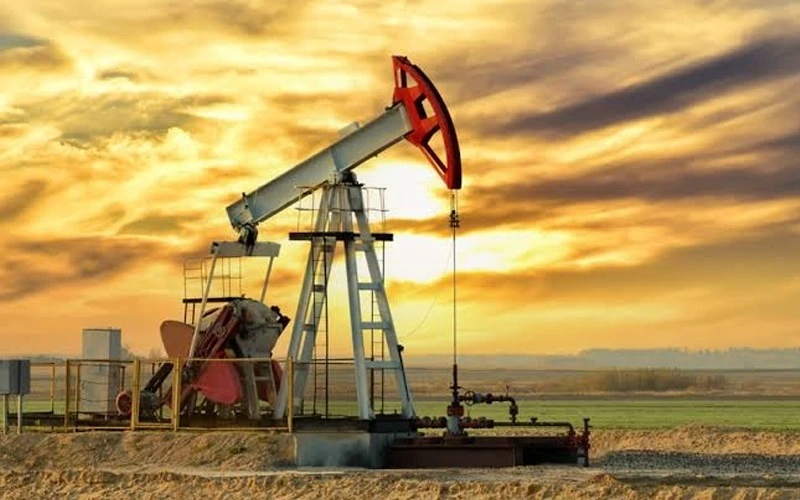 Hormuz risks lift oil prices again