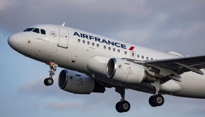 Air France pilots suspended