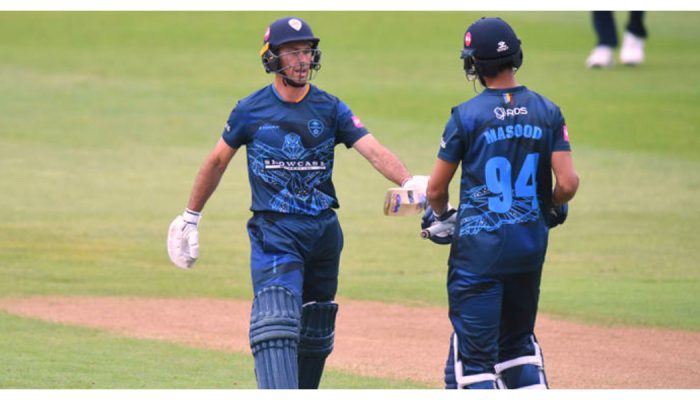 Wayne Madsen and Shan Masood keep Derbyshire on track