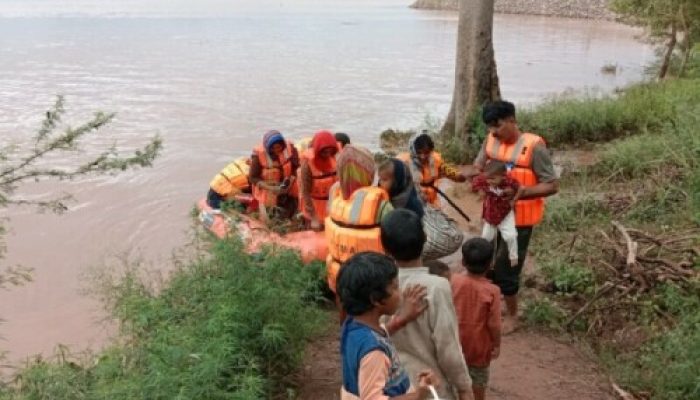 Pujab issues flood alert, as India may release water into river
