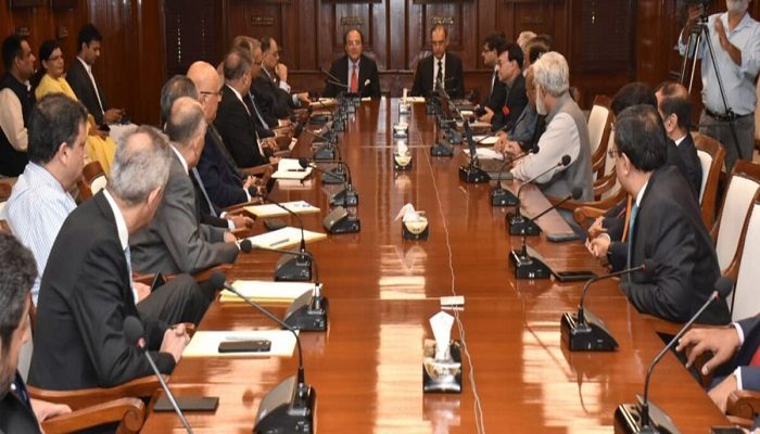 Finance Minister holds meeting with SBP Governor