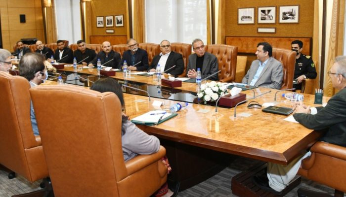 President Arif Alvi emphasised the need to link up Pakistani diaspora with the industry, academia and experts. Image: PID