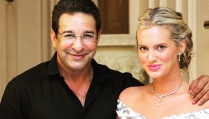 Shaniera Akram on karachi beach